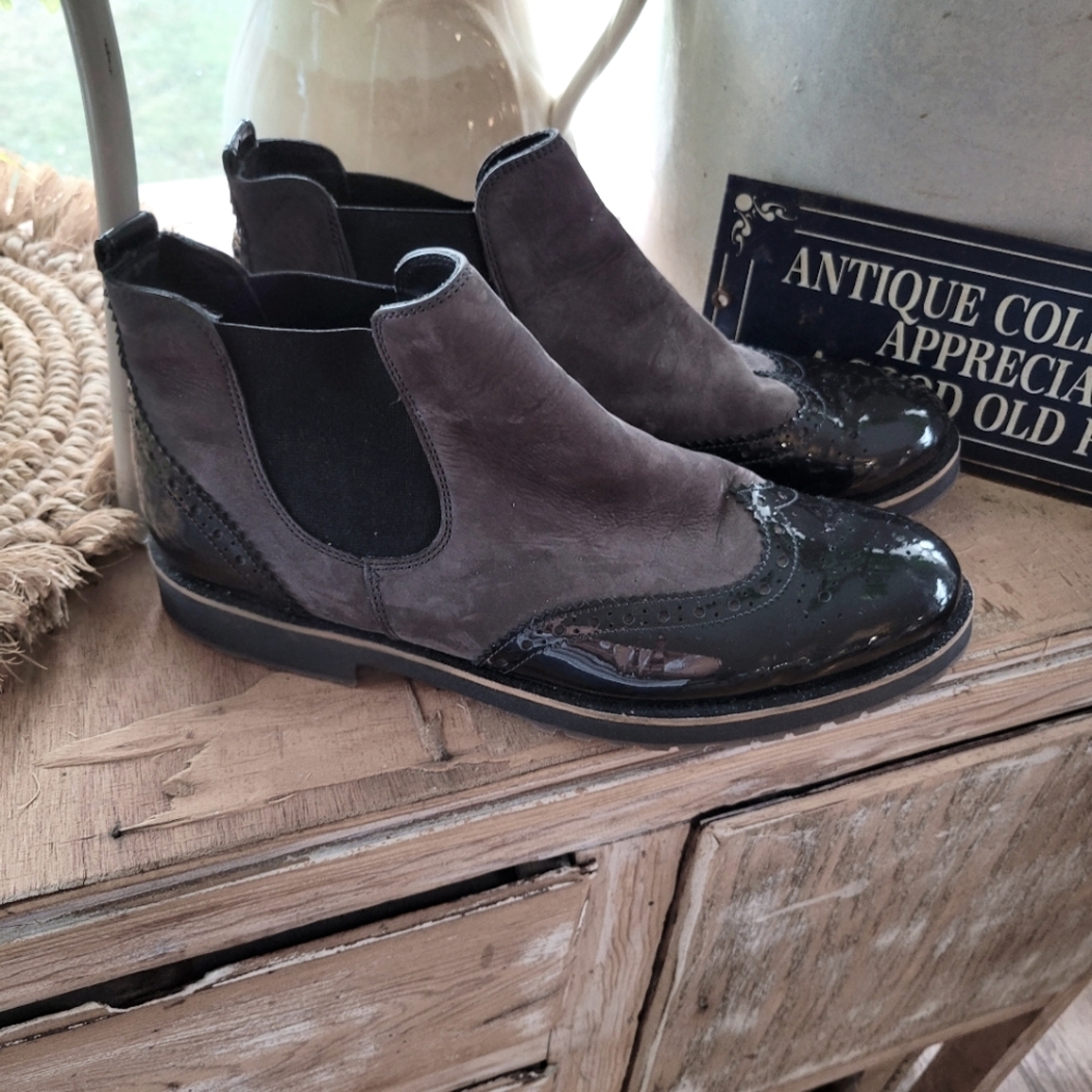 Paul Green Chelsea Boots Size 6.5 Patent Leather